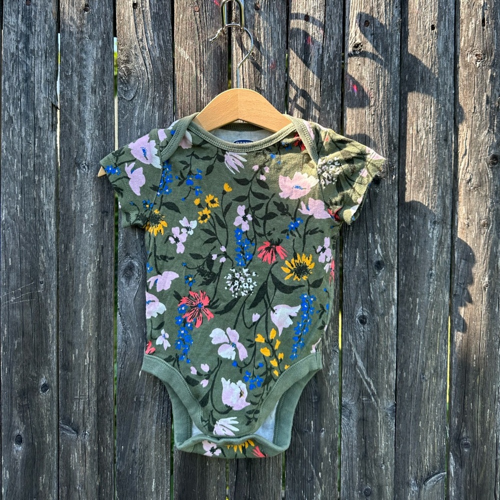 Old Navy Floral Short Sleeve Bodysuit in Olive Green - Size 6-12 Months